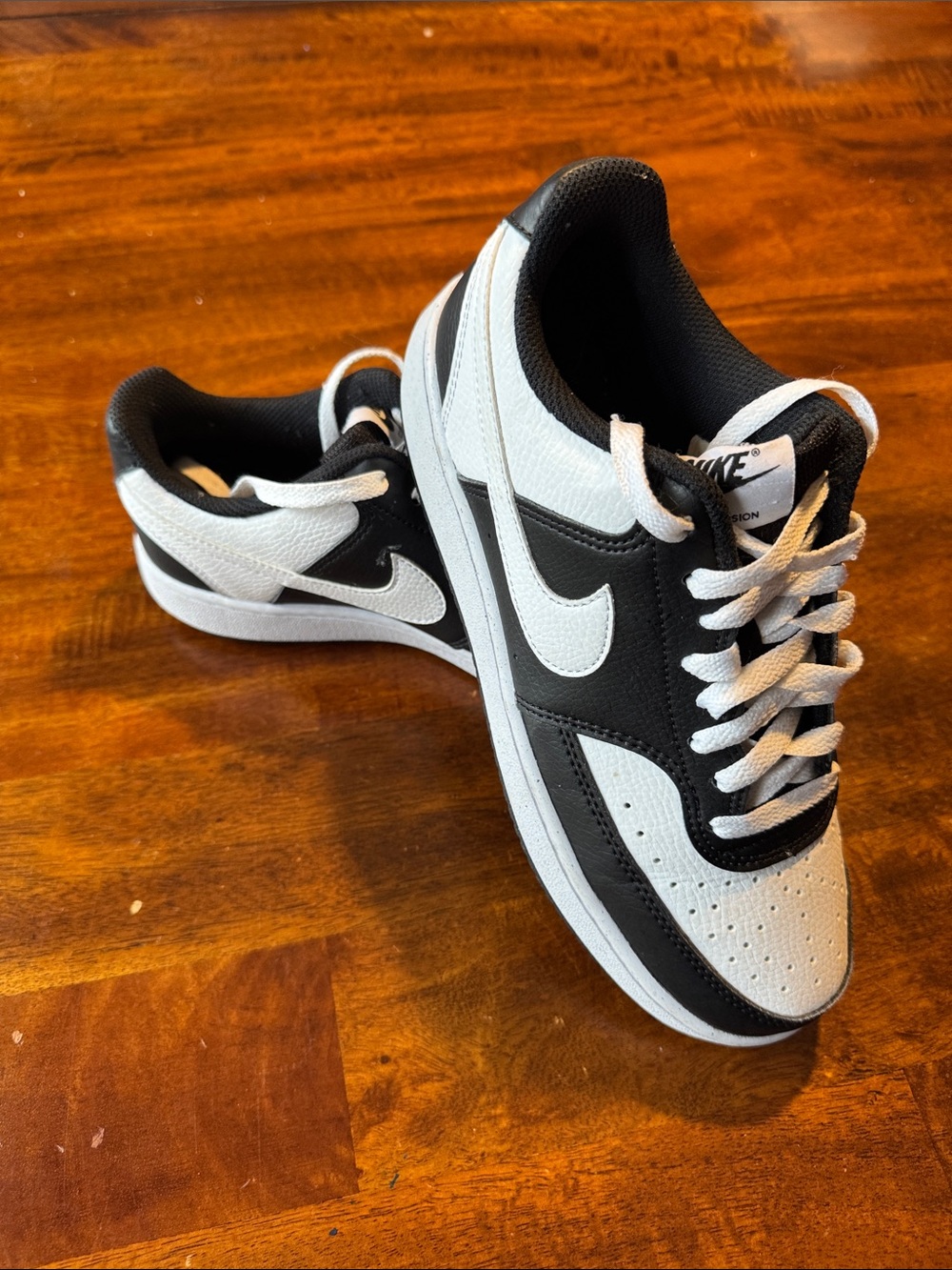 Nike Men's Low-Top Sneakers in Black and White